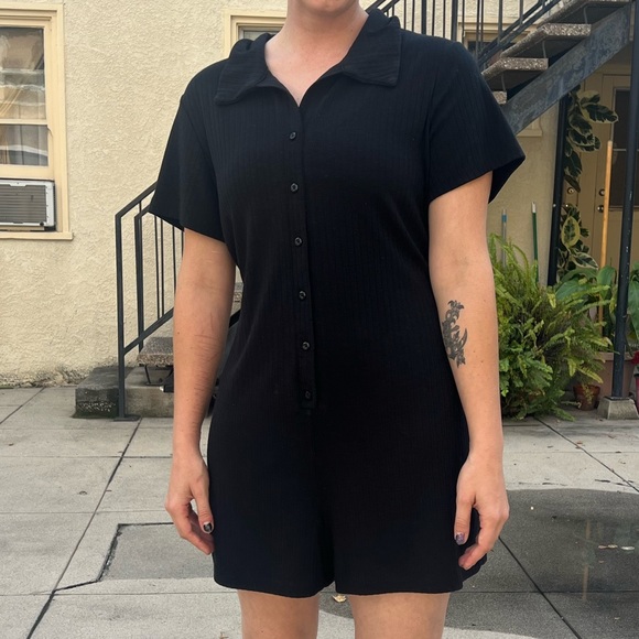 Black short sleeve and pant onesie romper with a button up front. - Picture 3 of 6